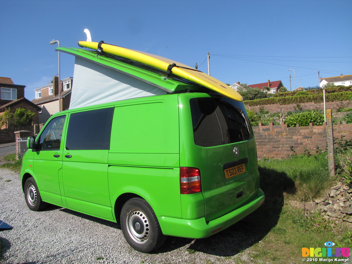 Picture SX14110 Popup up with big yellow surfboard on roofrack